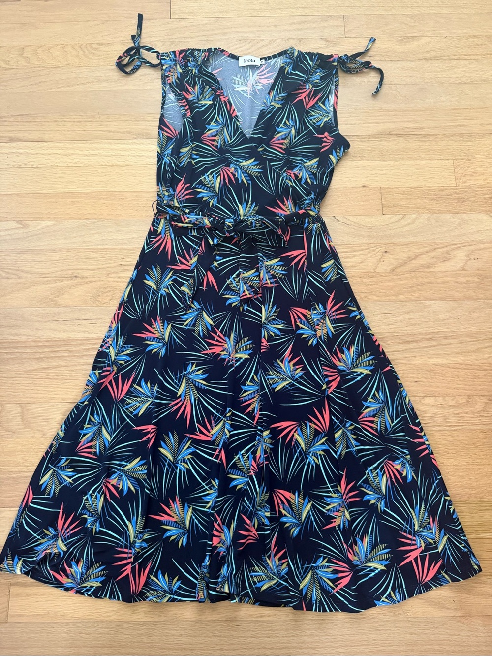 Leota Medium Navy Blue Floral Tropical V Neck Sleeveless Stretchy Dress